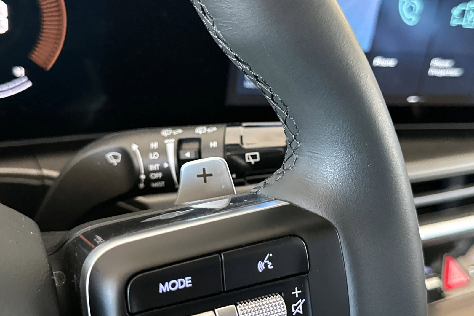 Certified 2025 Hyundai Santa Fe SEL image 38