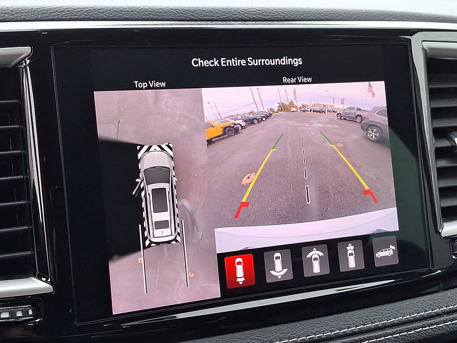 Certified 2023 Chrysler Pacifica Touring-L image 18