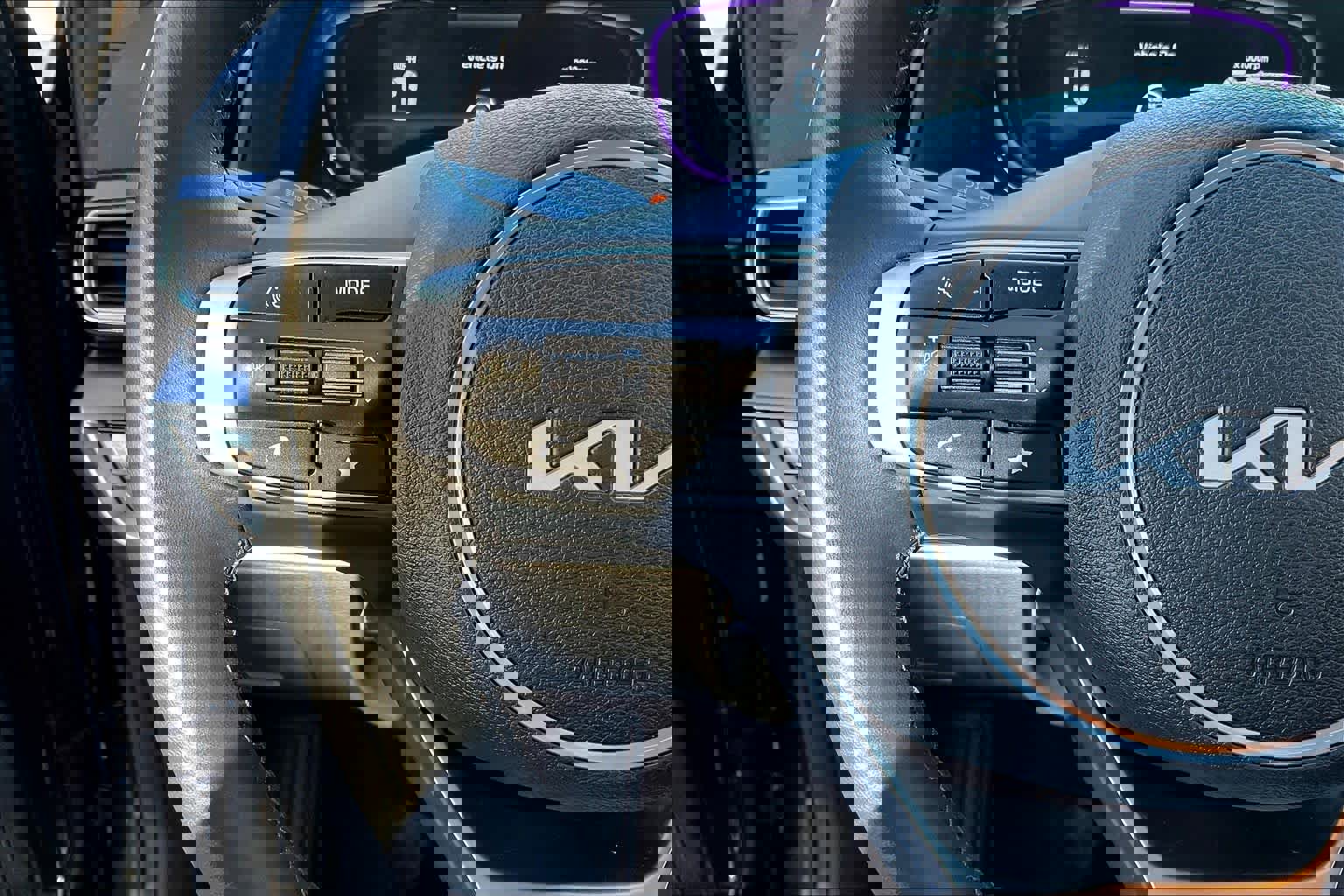 Used 2025 Kia Sportage EX image 21