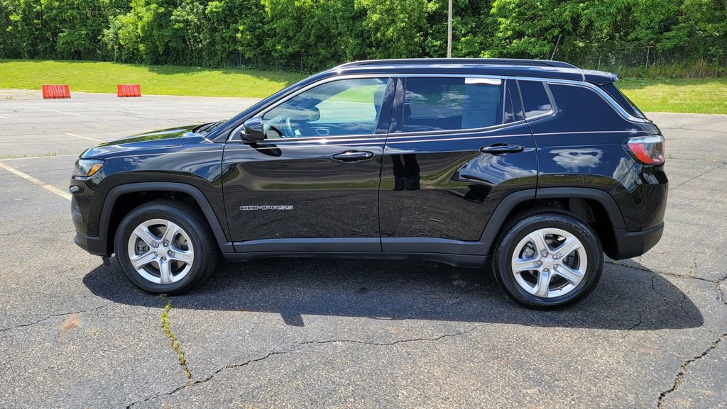 Used 2024 Jeep Compass Latitude AWD/4WD image 7
