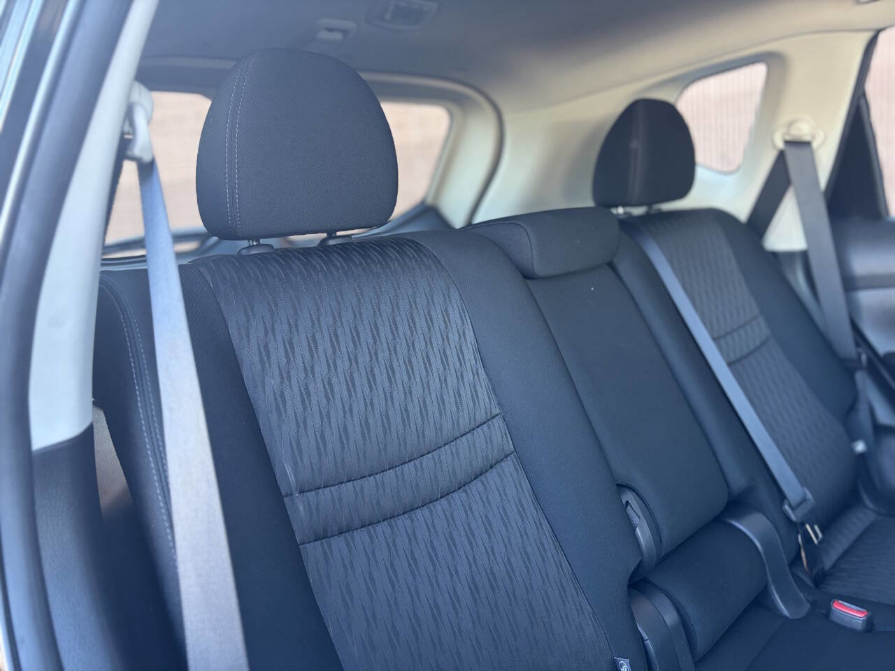 Used 2017 Nissan Rogue SV image 18