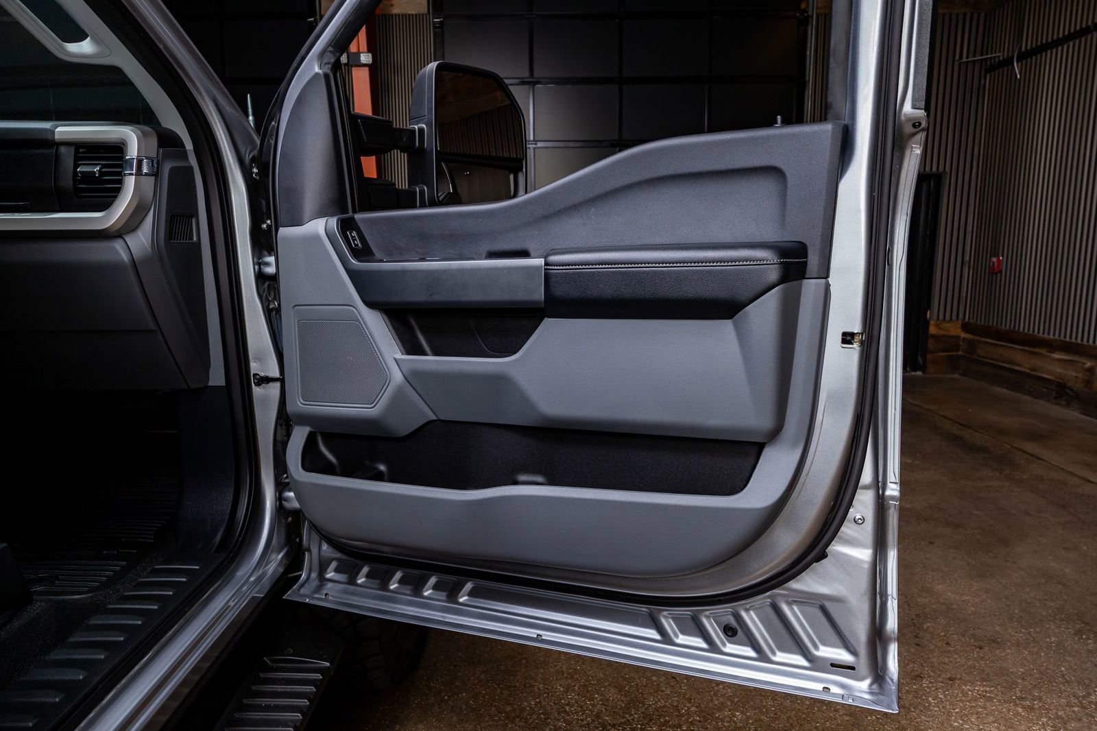 Used 2023 Ford F350 XLT w/ FX4 Off-Road Package image 36