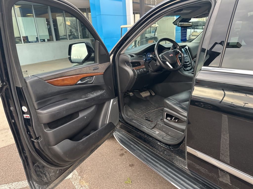 Used 2019 Cadillac Escalade ESV Luxury image 6