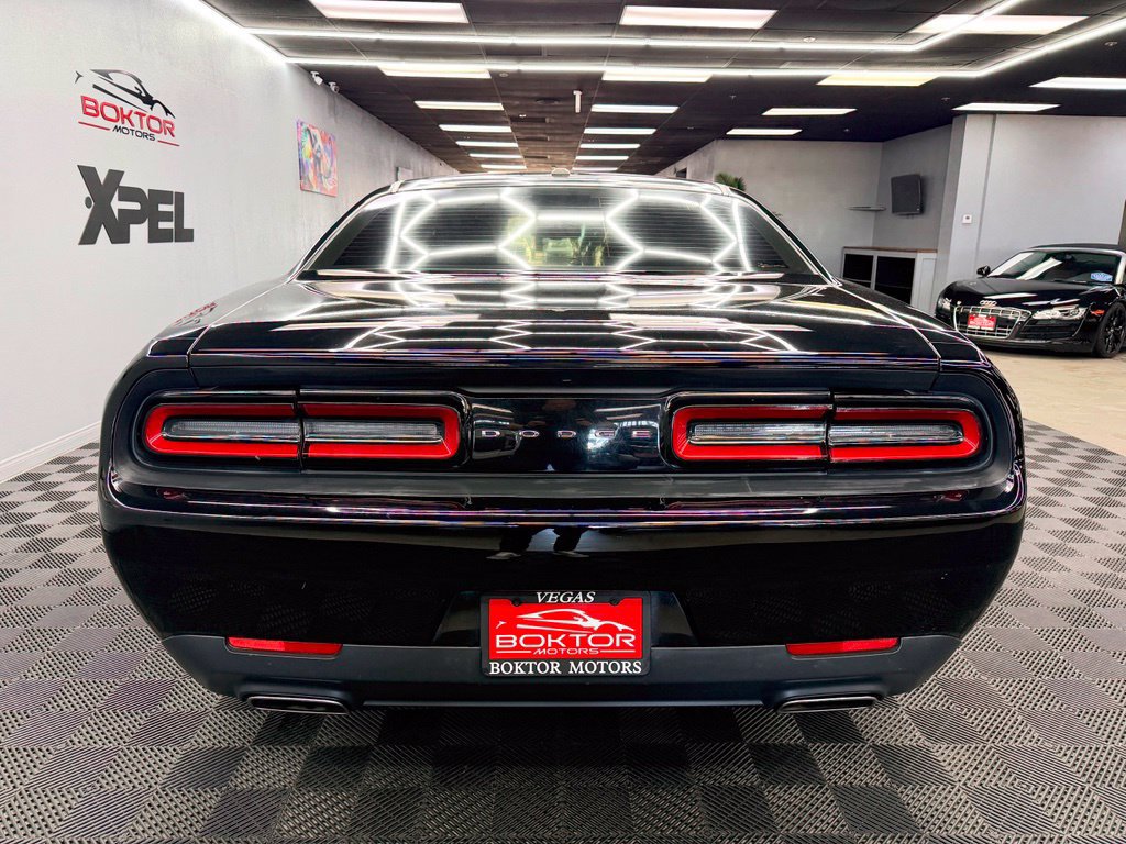 Used 2016 Dodge Challenger SXT RWD image 12