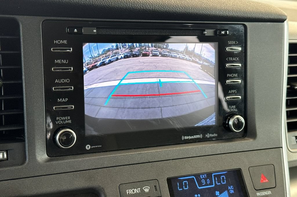 Used 2020 Toyota Sienna LE w/ LE Preferred Package FWD image 23