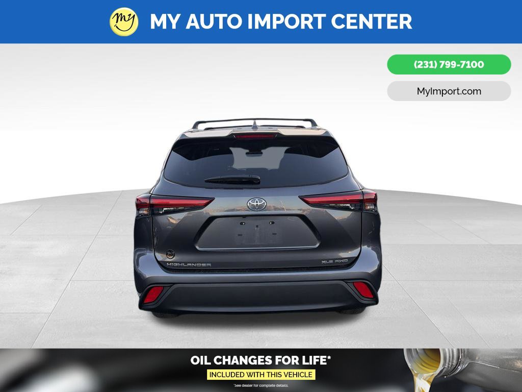 Used 2023 Toyota Highlander XLE AWD/4WD image 5