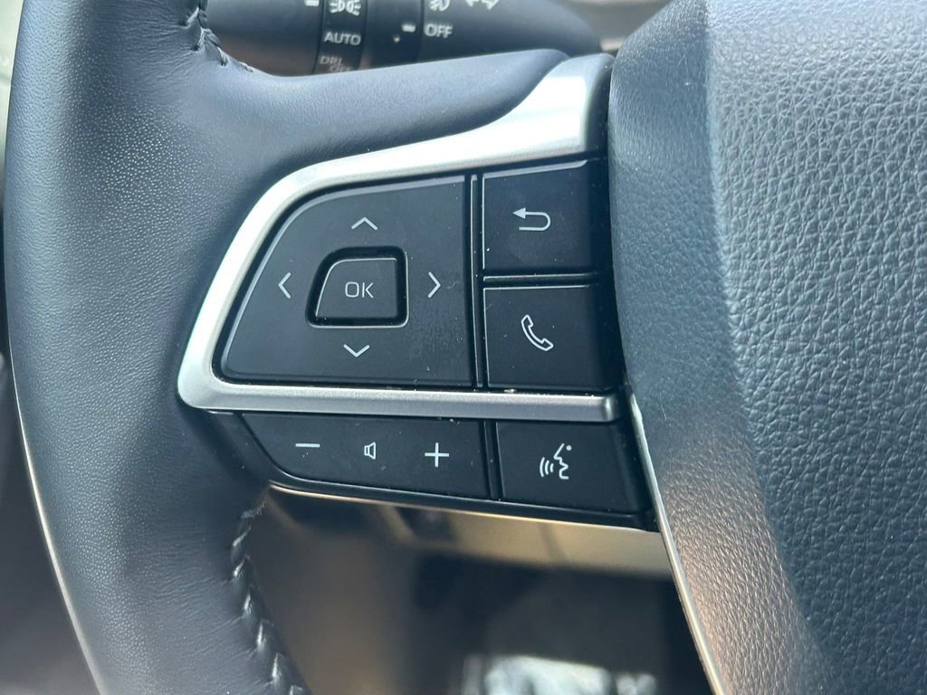 Used 2025 Toyota Highlander XSE AWD/4WD image 39
