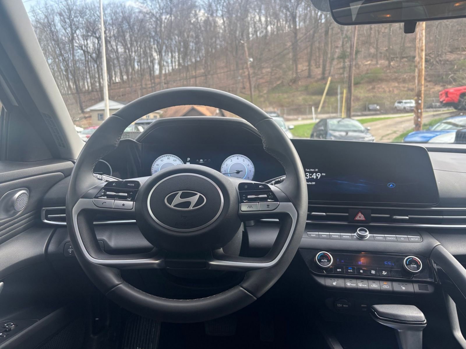 Used 2025 Hyundai Elantra SEL FWD image 35