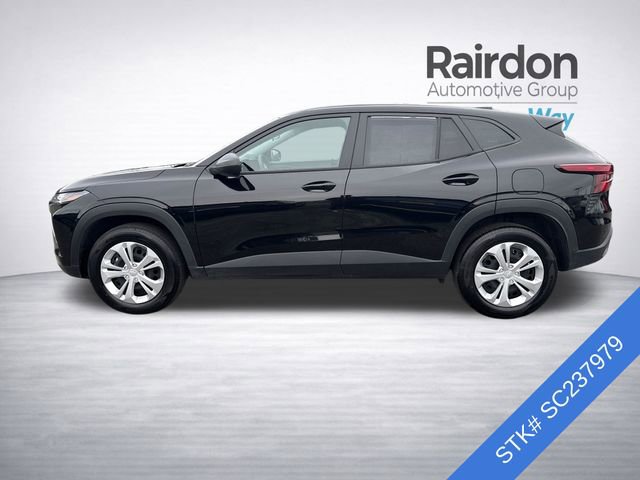 Used 2025 Chevrolet Trax LS image 4