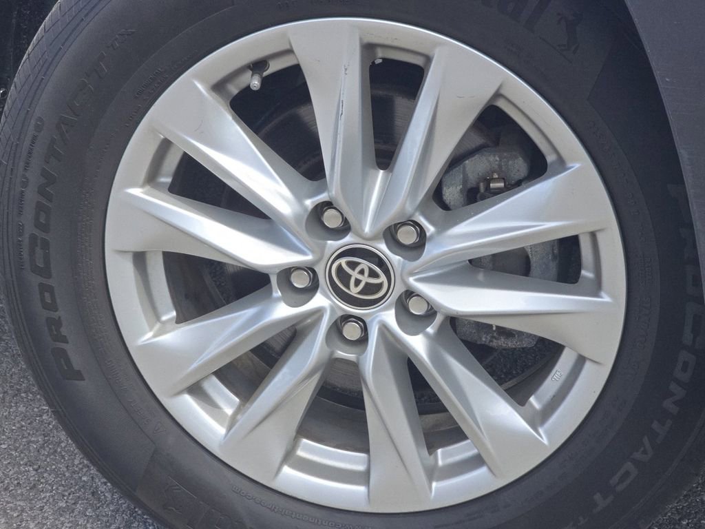 Used 2022 Toyota Corolla Cross LE FWD image 6