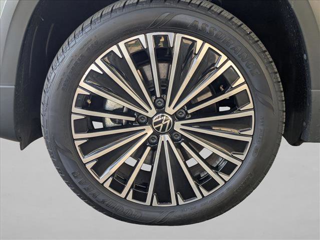 Used 2025 Volkswagen Taos SE image 23