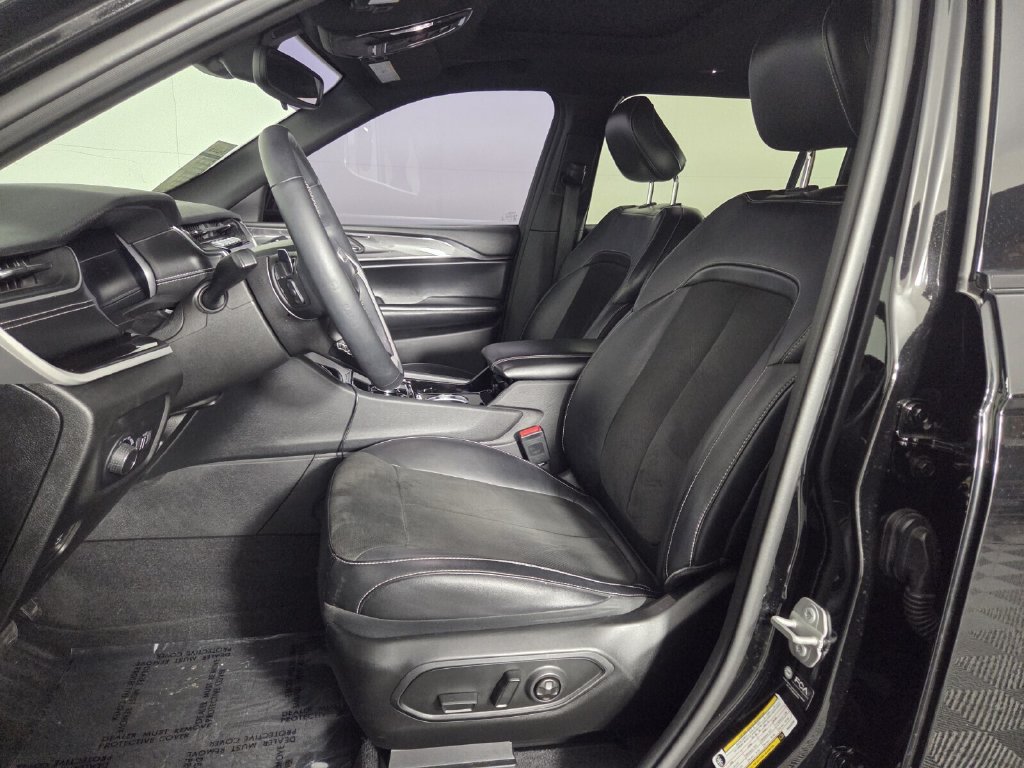 Used 2022 Jeep Grand Cherokee L Laredo RWD image 10