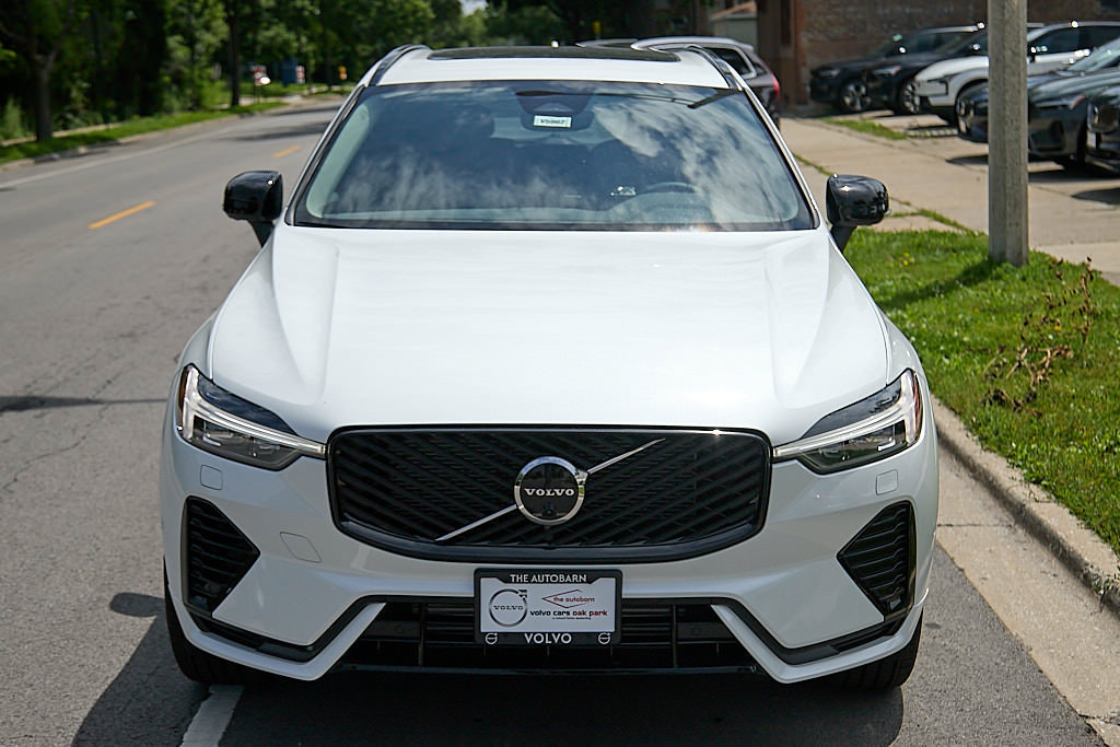 New 2026 Volvo XC60 T8 Plus w/ Climate Package AWD/4WD image 5
