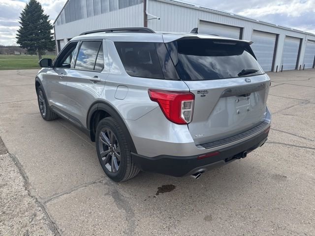 Used 2023 Ford Explorer XLT w/ Equipment Group 202A AWD/4WD image 5