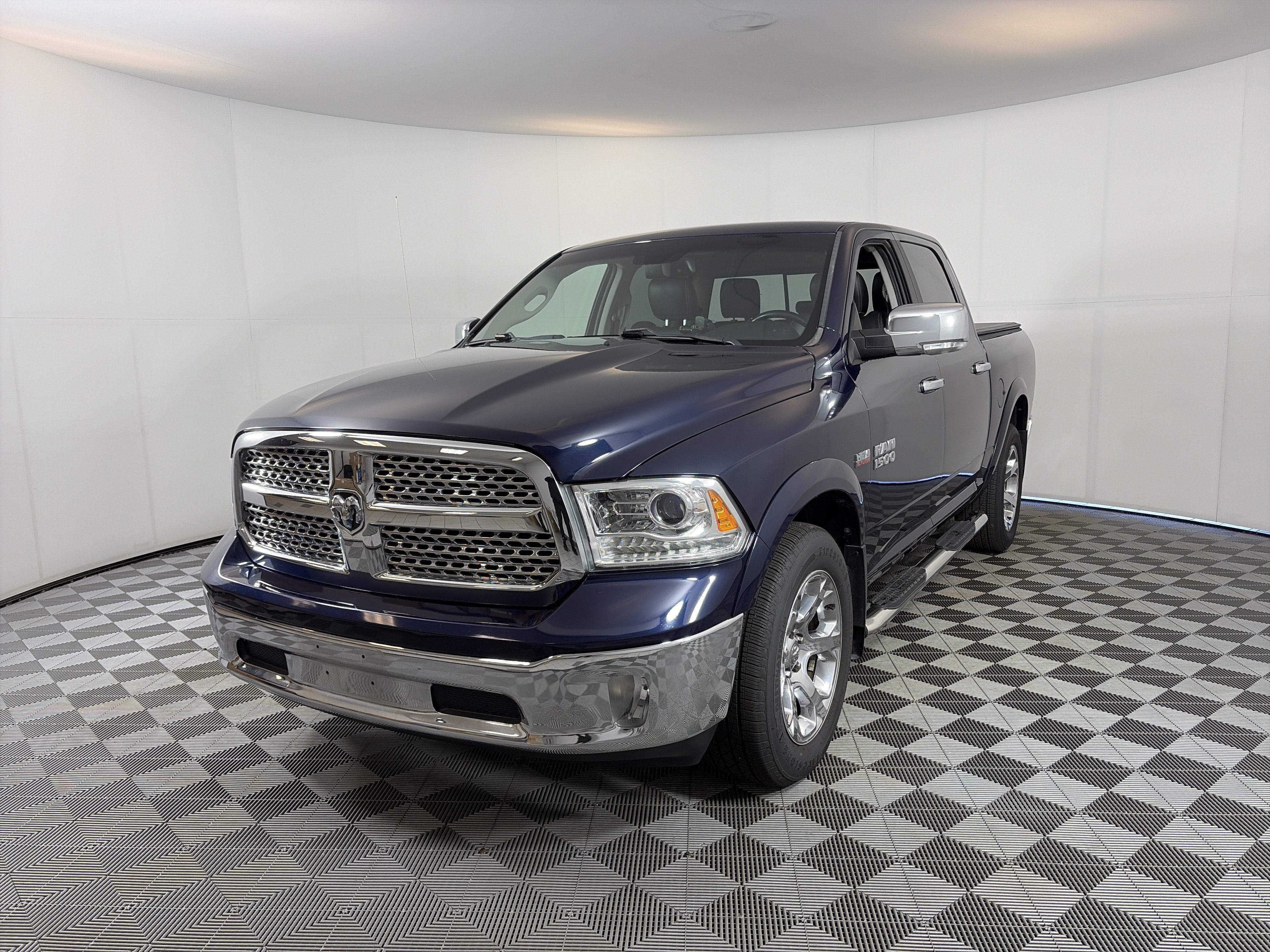 Used 2017 RAM 1500 Laramie AWD/4WD image 2