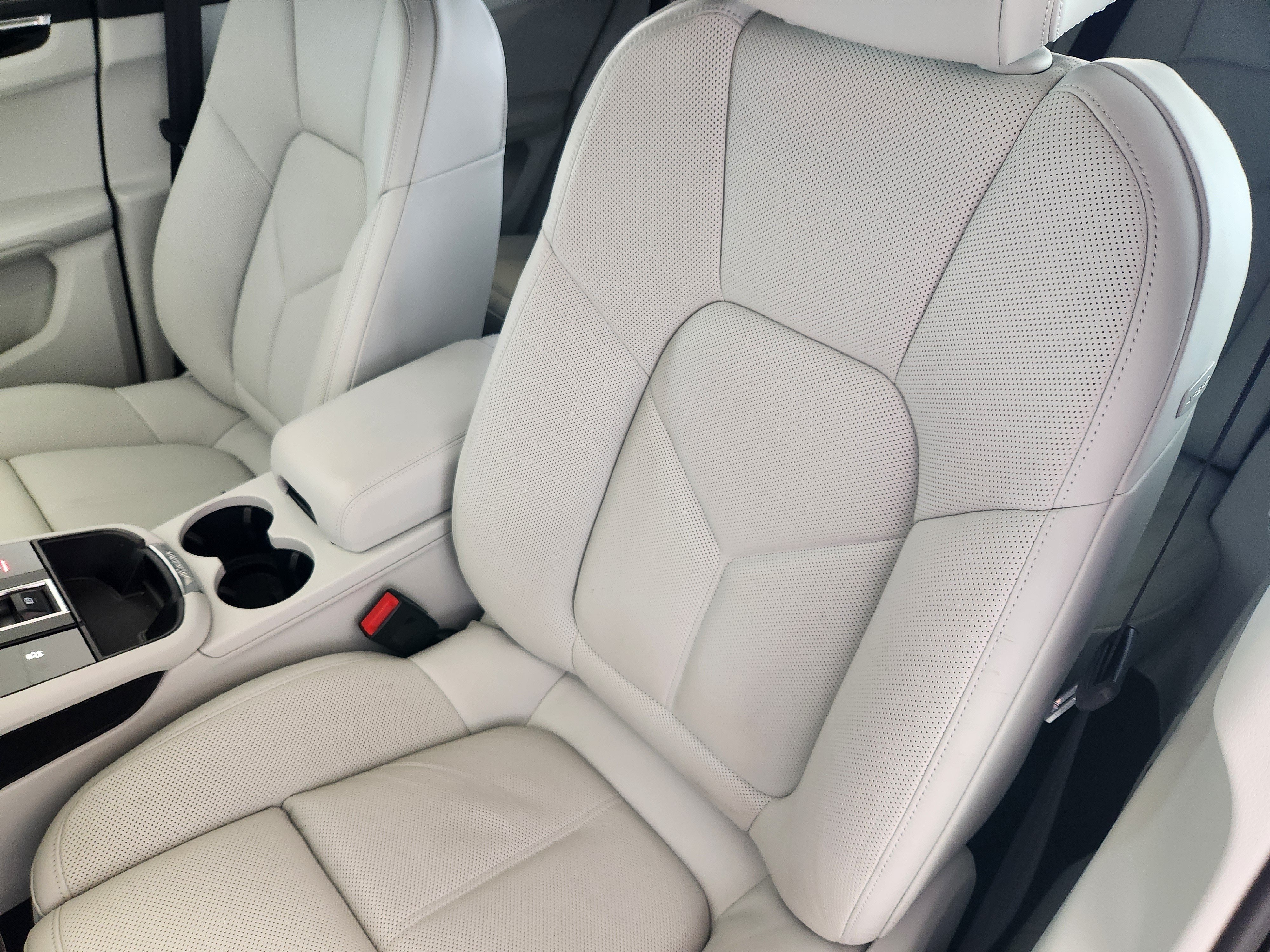 Certified 2023 Porsche Macan S AWD/4WD image 6