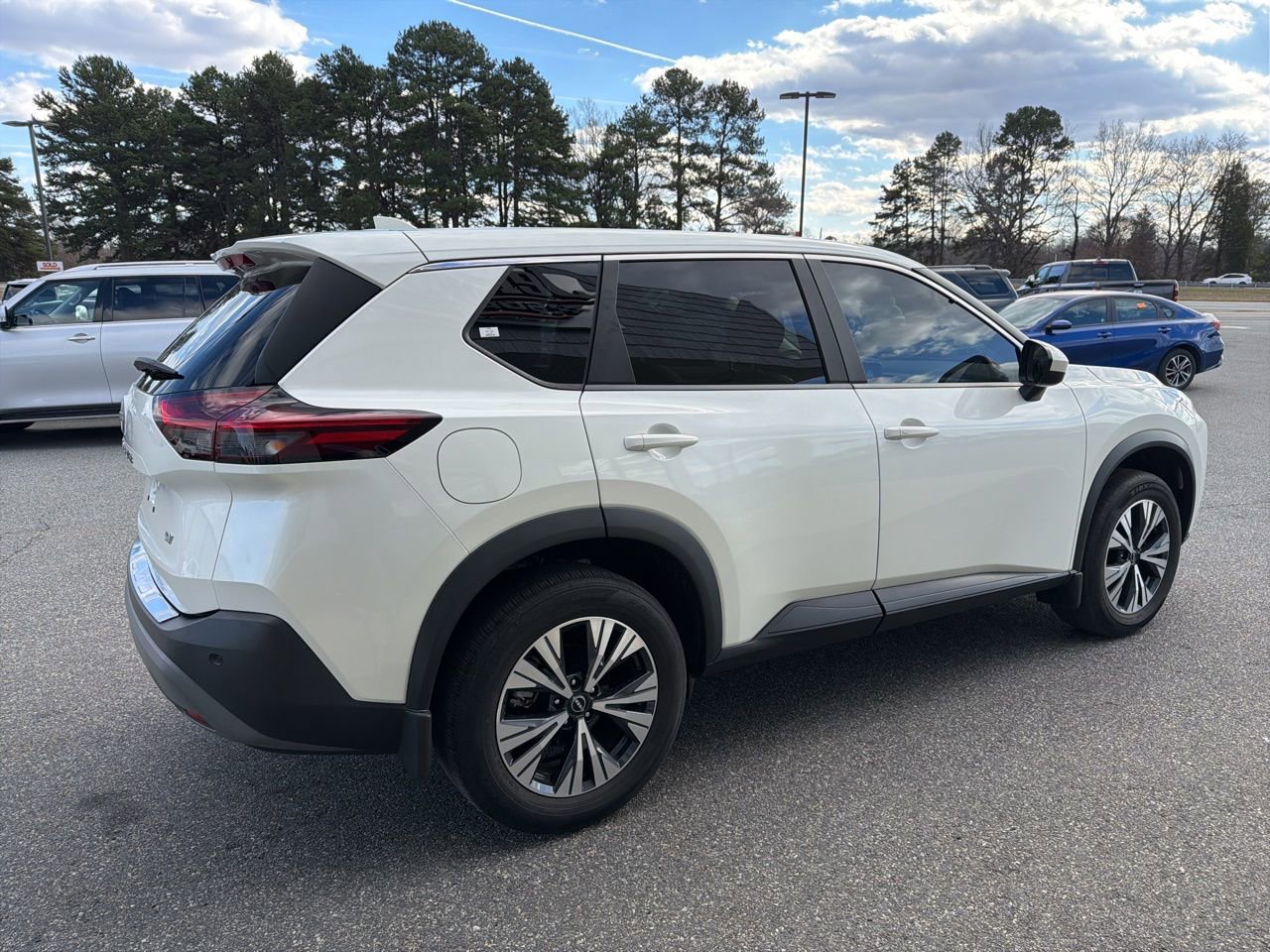 Used 2023 Nissan Rogue SV image 8