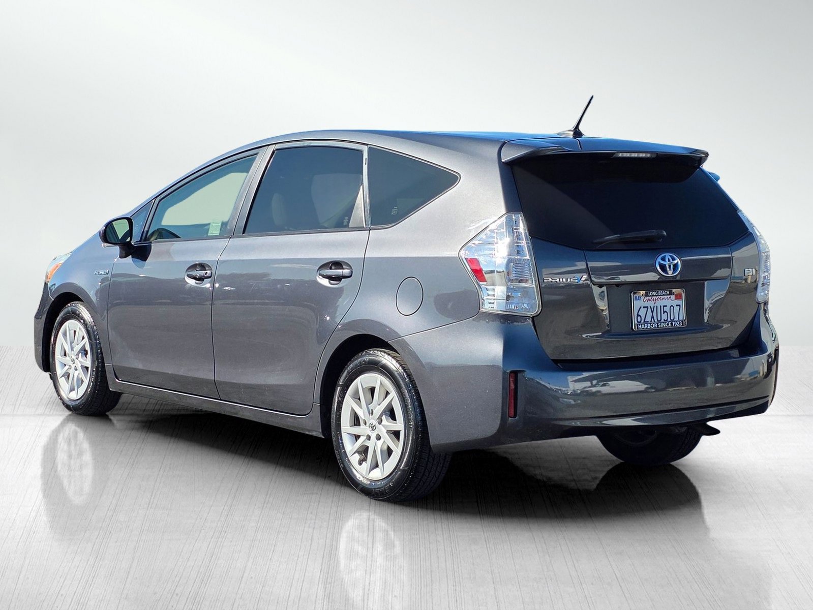 Used 2013 Toyota Prius V Two image 5