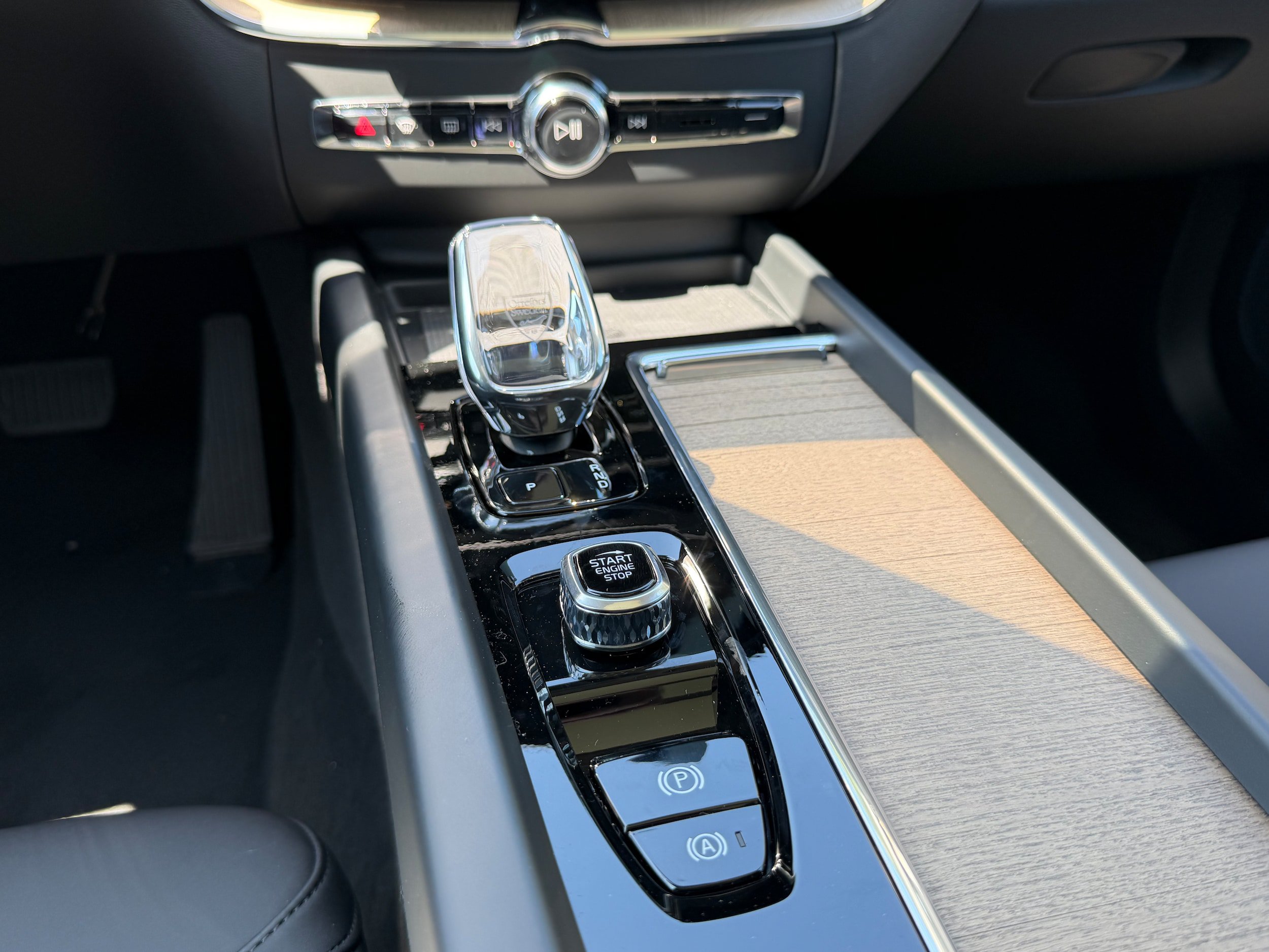 New 2026 Volvo XC60 T8 Plus w/ Protection Package Premier AWD/4WD image 13