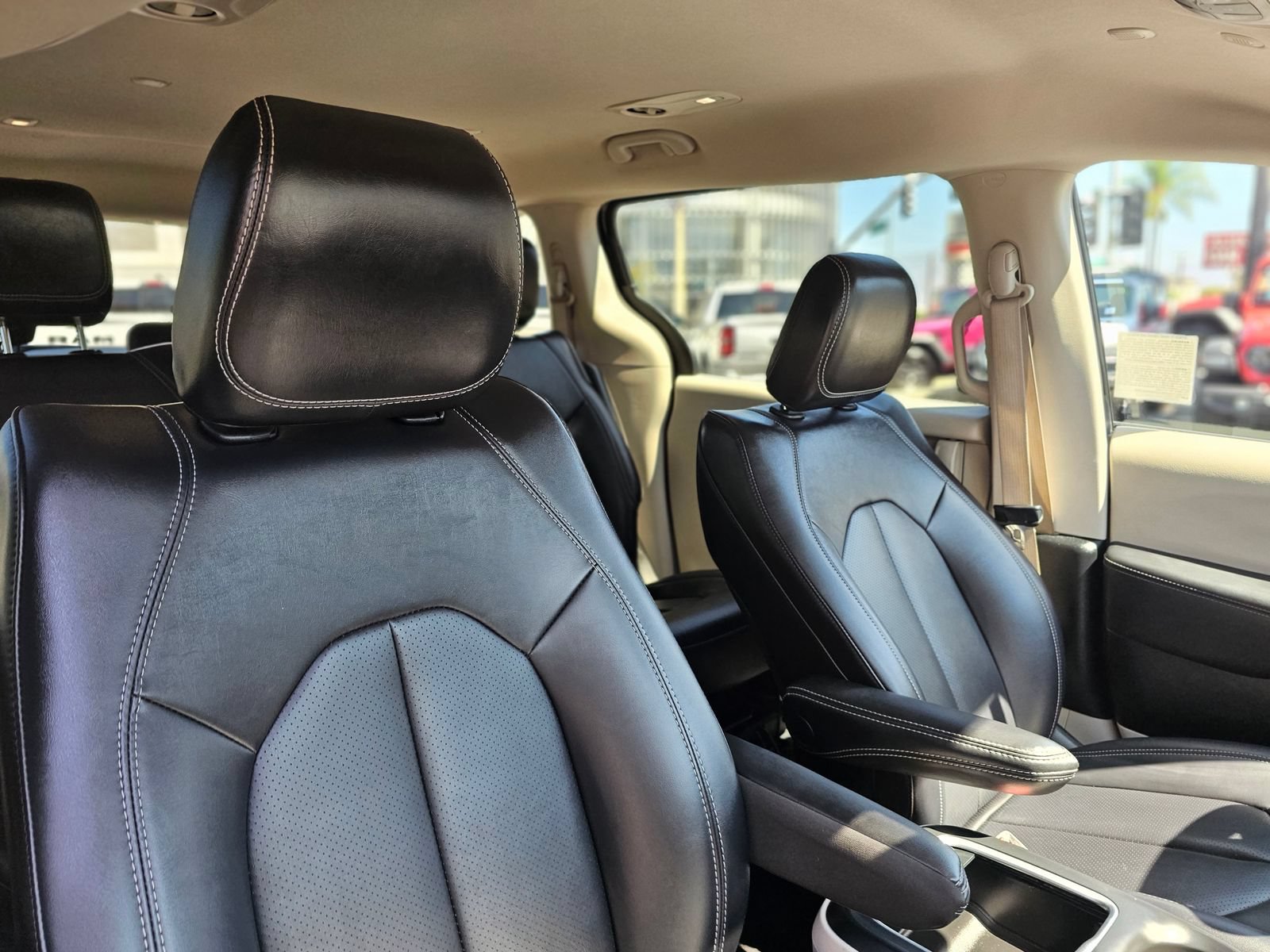 Used 2024 Chrysler Pacifica Limited FWD image 29
