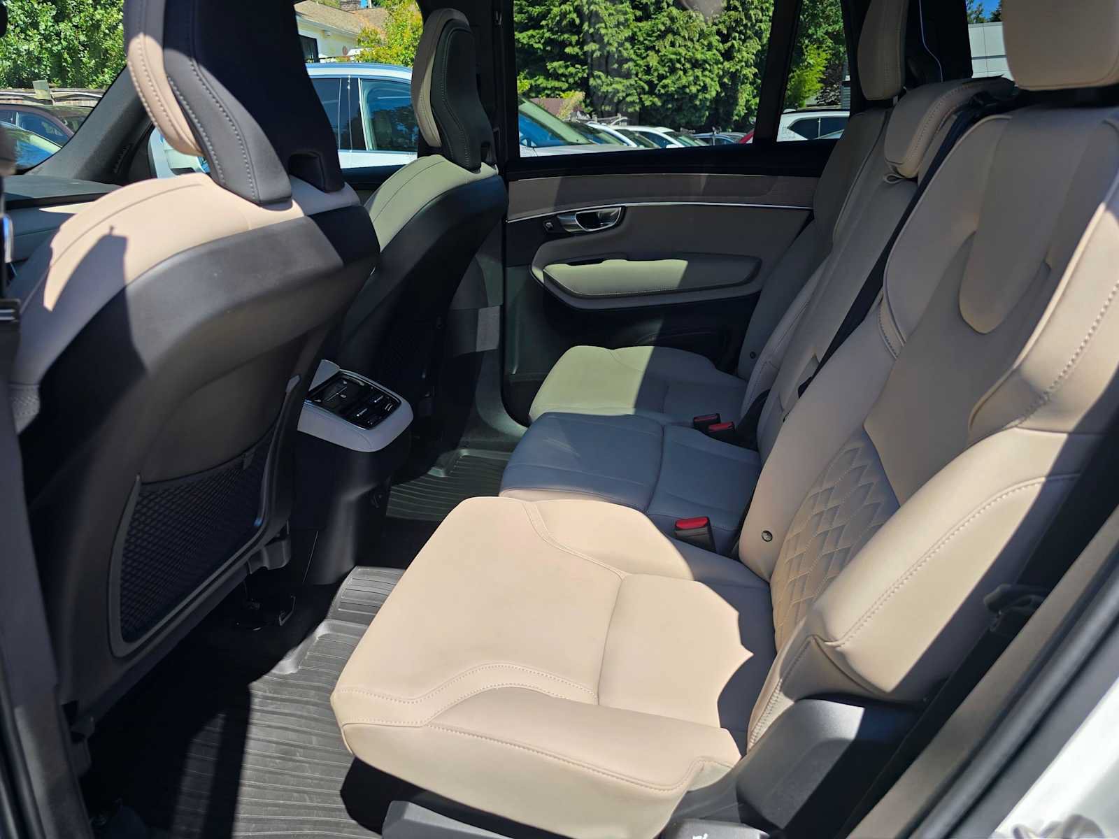 Certified 2026 Volvo XC90 B6 Plus w/ Protection Package Premier AWD/4WD image 18
