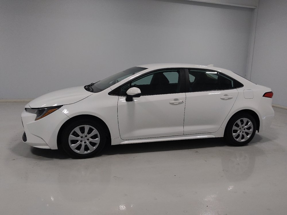 Used 2022 Toyota Corolla LE FWD image 2
