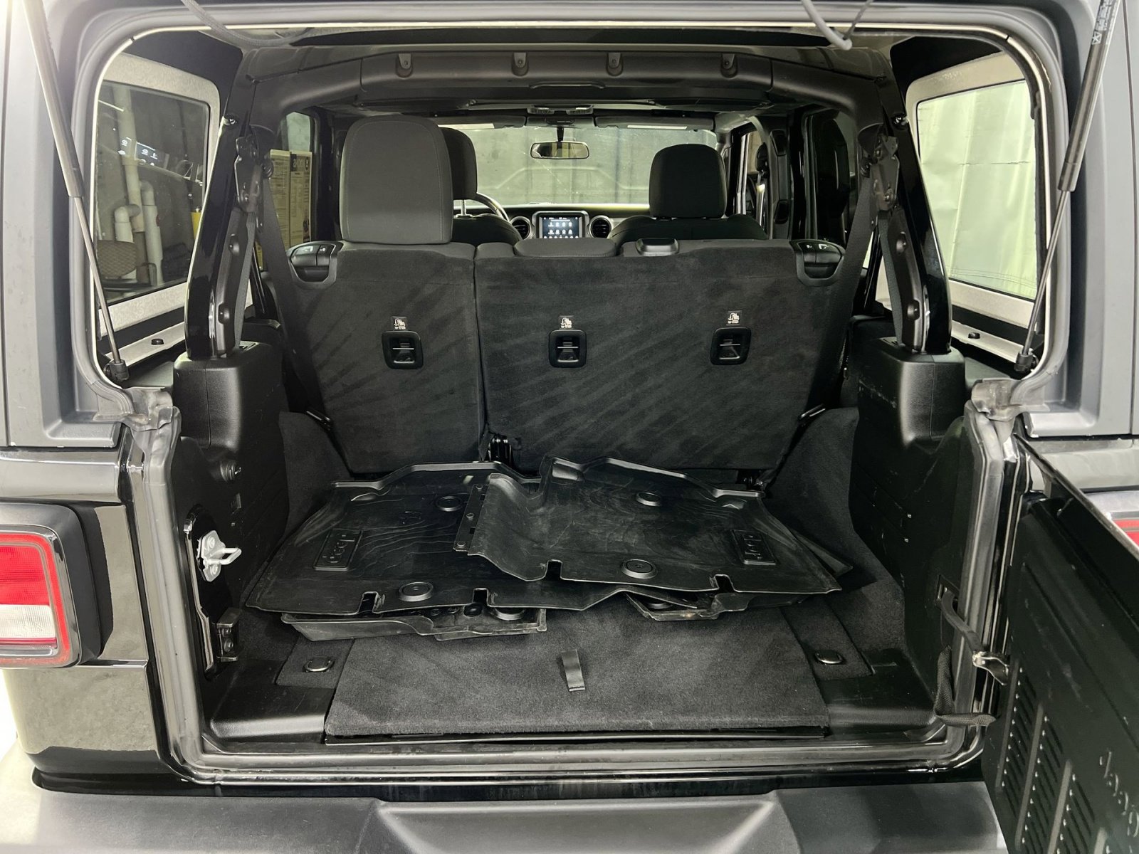 Used 2019 Jeep Wrangler Unlimited Sport S image 29