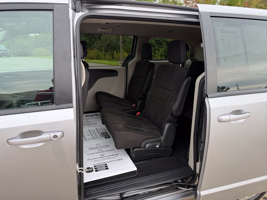Used 2018 Dodge Grand Caravan SE FWD image 22