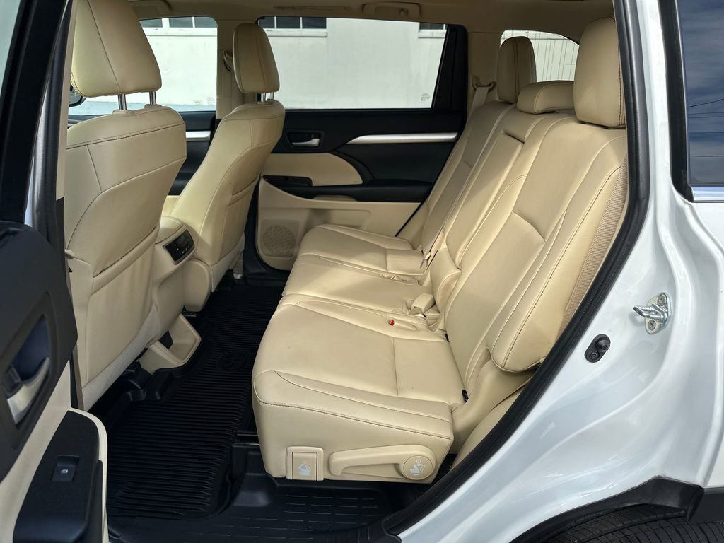 Used 2019 Toyota Highlander XLE AWD/4WD image 15