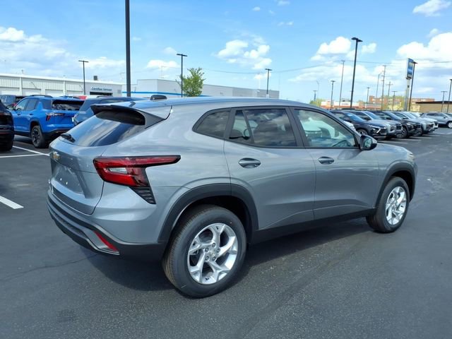 New 2026 Chevrolet Trax LS w/ LS Convenience Package FWD image 3