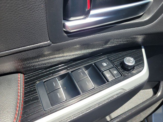 Used 2025 Toyota Sienna XSE FWD image 16