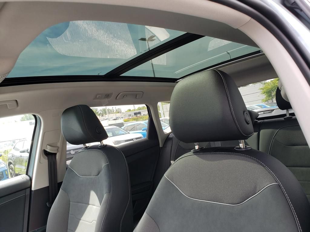 New 2027 Volkswagen Taos SE FWD image 7