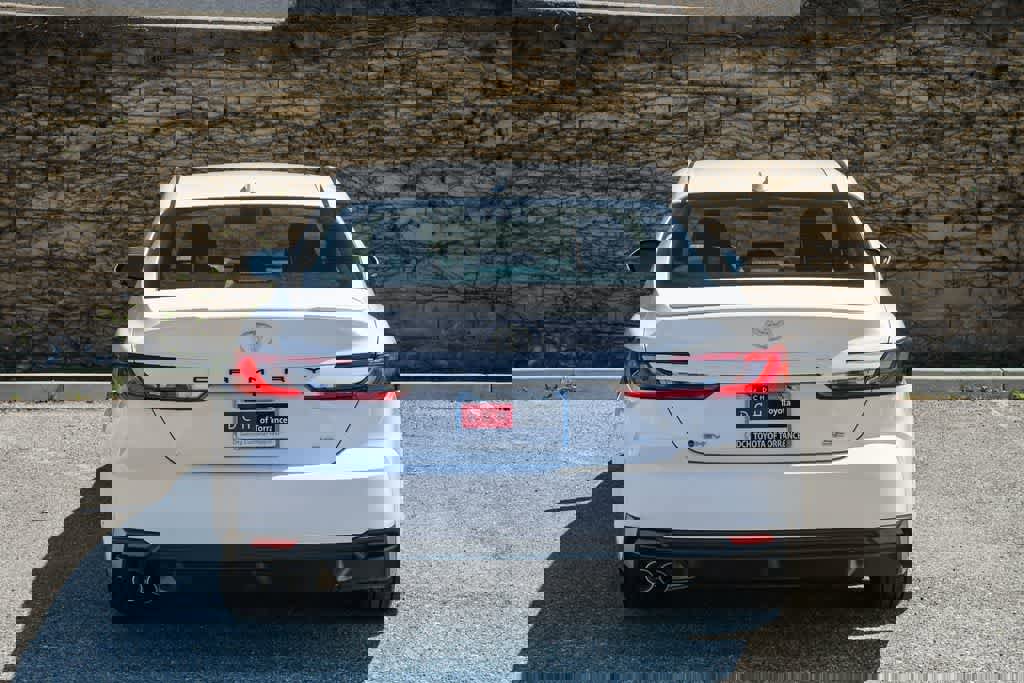 Used 2025 Toyota Camry SE image 7