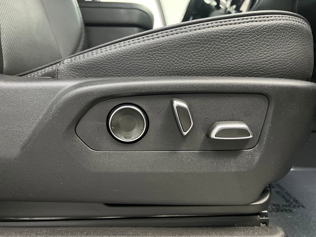 Used 2025 GMC Yukon Denali image 25