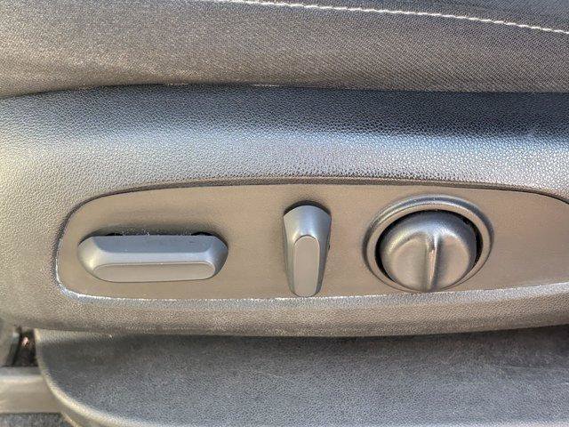 Used 2023 Chevrolet Traverse LT FWD image 32