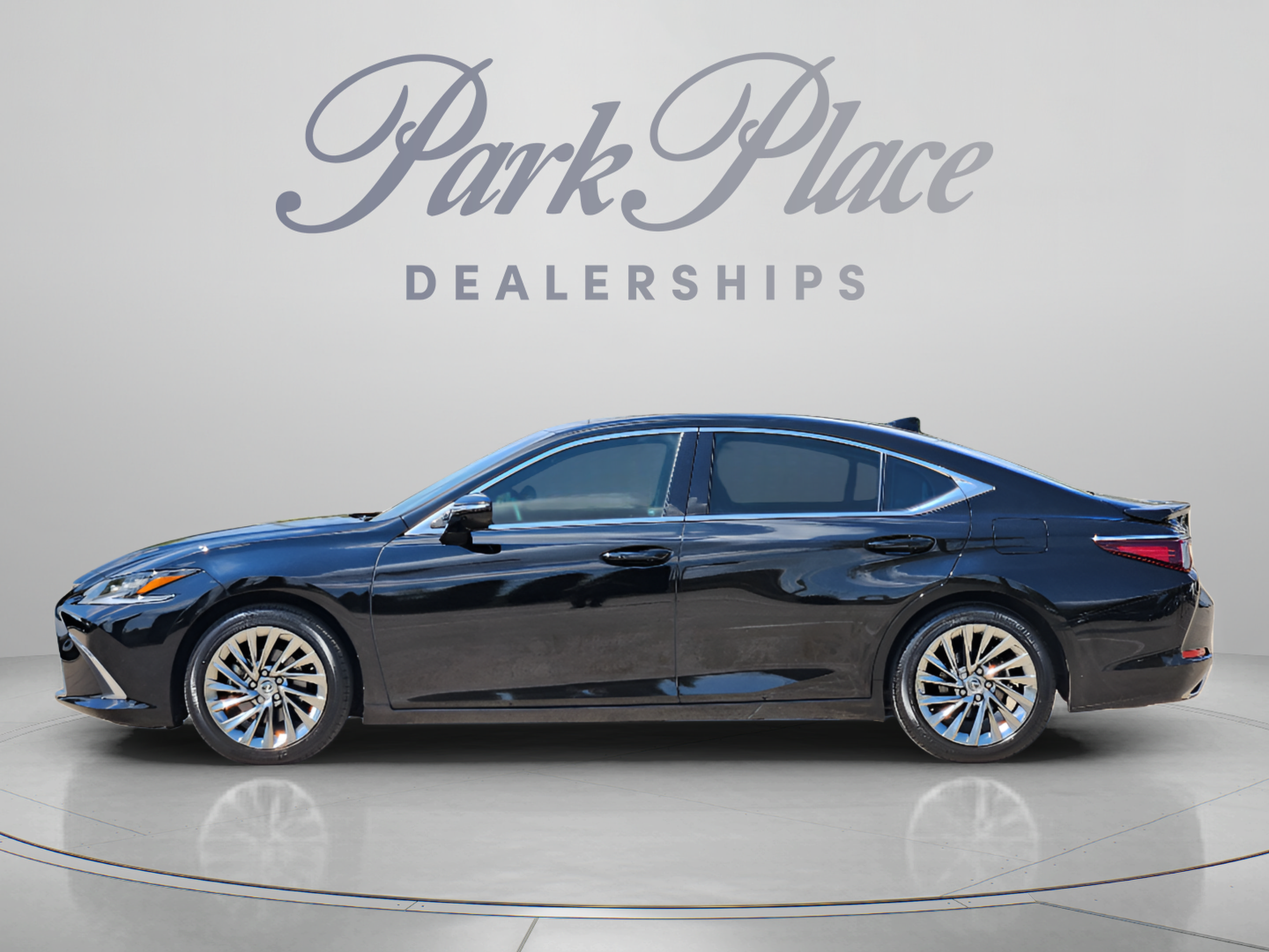Used 2024 Lexus ES 350 Ultra Luxury w/ Accessory Package (Z2) FWD image 2