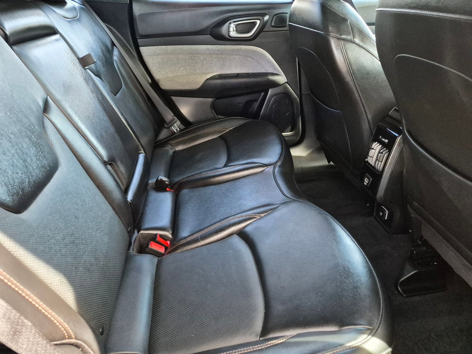 Used 2023 Jeep Compass Latitude w/ Sun and Sound Group AWD/4WD image 21