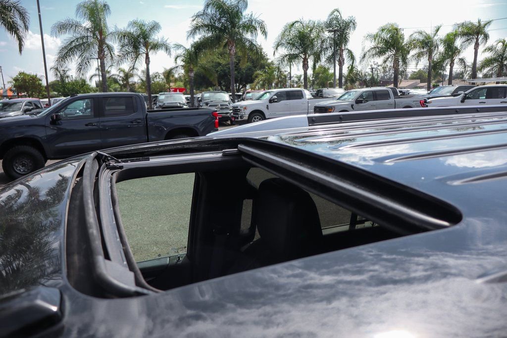 Used 2019 Cadillac Escalade Platinum AWD/4WD image 29