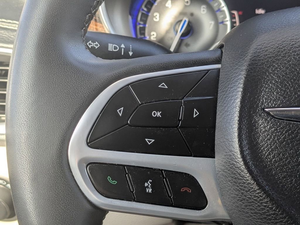 Used 2023 Chrysler Pacifica Limited image 18