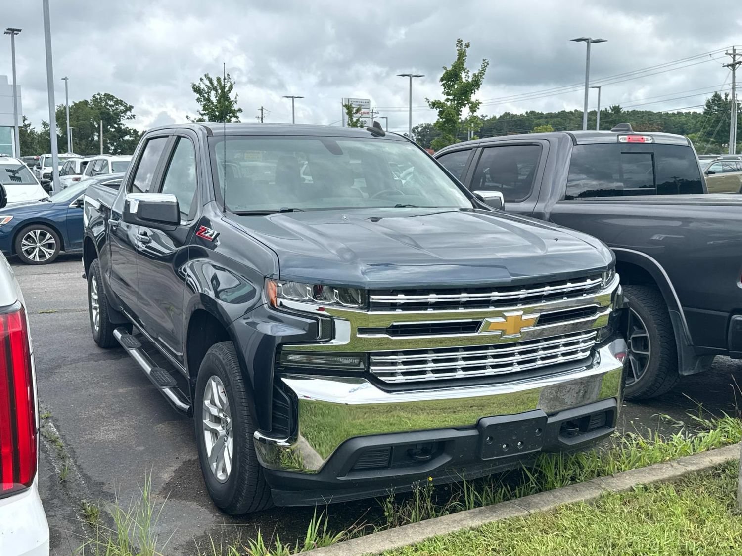 Used 2019 Chevrolet Silverado 1500 LT w/ All-Star Edition AWD/4WD image 2