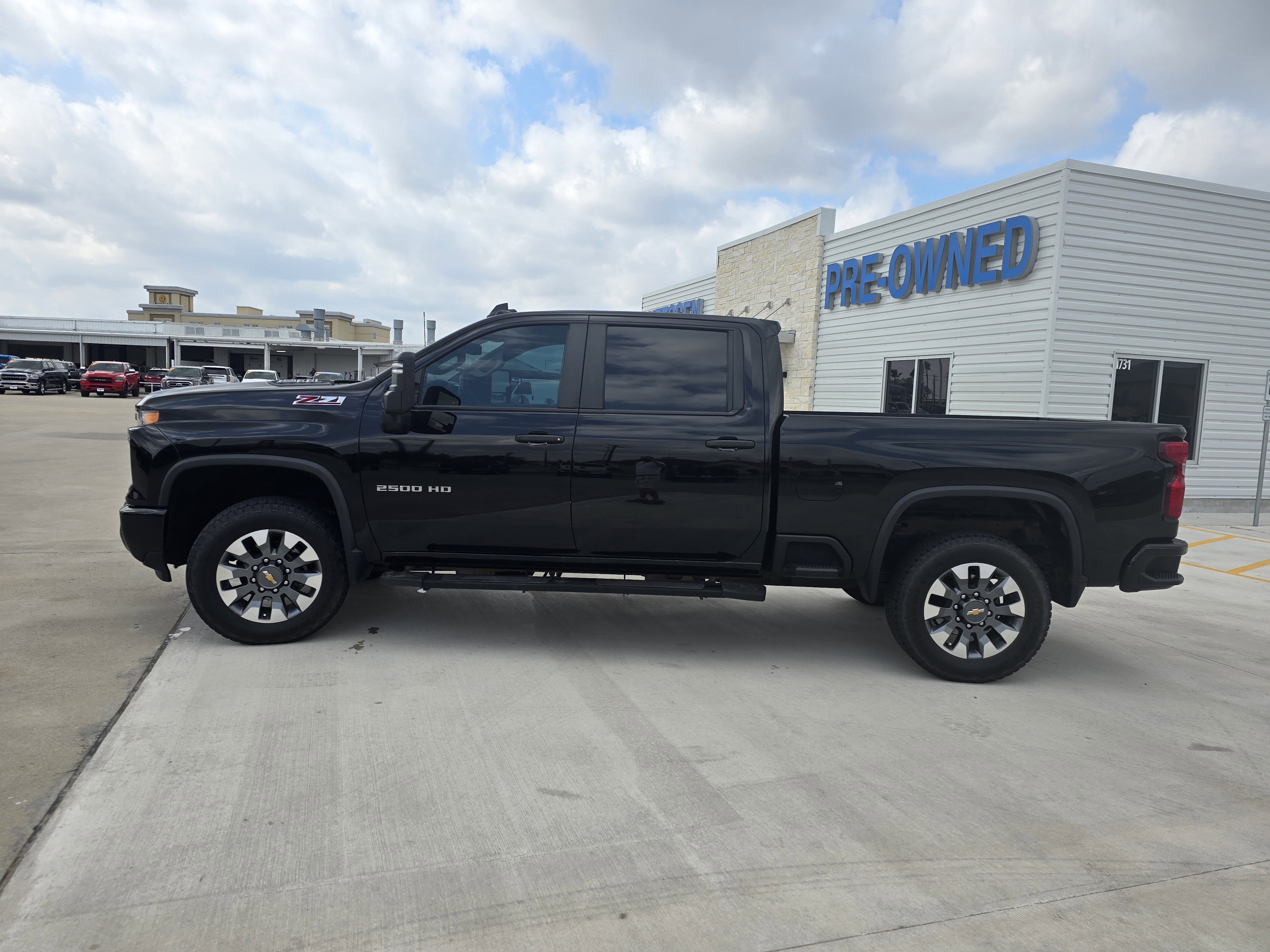 Used 2024 Chevrolet Silverado 2500 Custom w/ Custom Value Package image 6