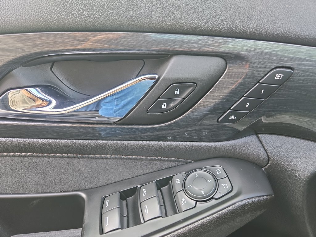 Used 2023 Chevrolet Traverse High Country w/ LPO, Floor Liner Package AWD/4WD image 20