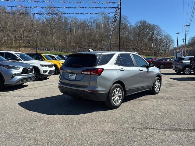 Used 2023 Chevrolet Equinox LS w/ LS Convenience Package AWD/4WD image 5