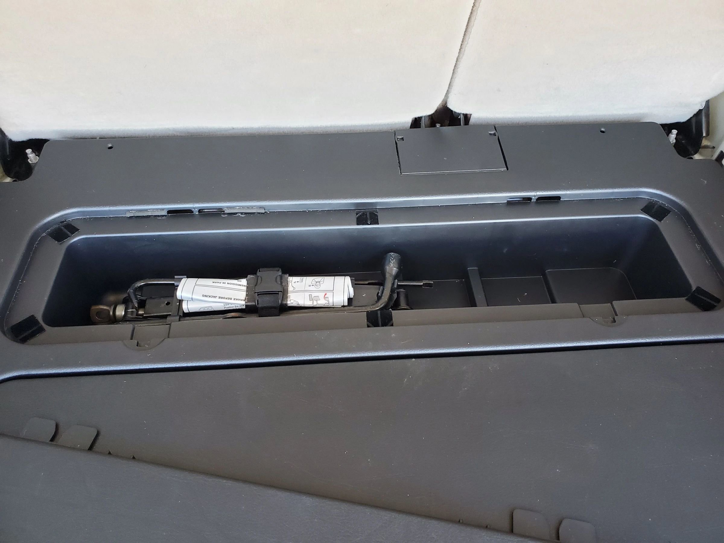 Used 2010 Mercury Mariner Premier image 43