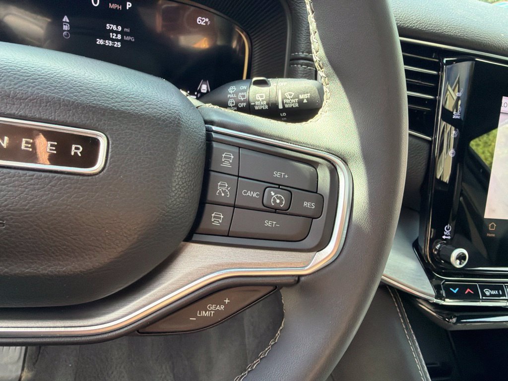 Used 2023 Jeep Wagoneer Series II AWD/4WD image 19