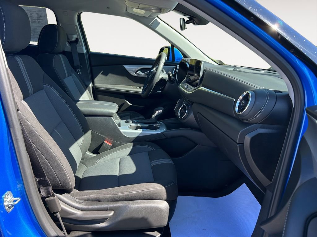 Used 2025 Chevrolet Blazer LT image 28