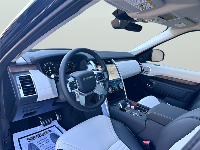 Certified 2025 Land Rover Discovery Dynamic SE AWD/4WD image 18