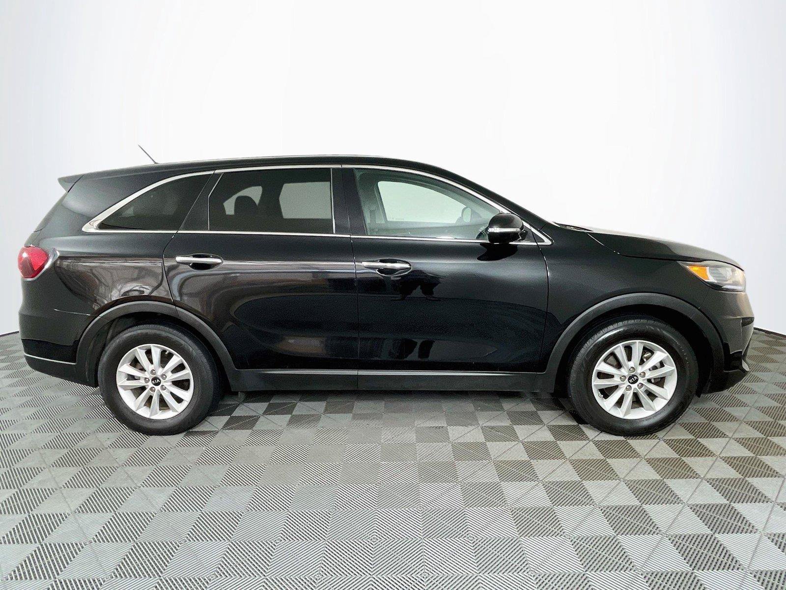 Used 2019 Kia Sorento L FWD image 11