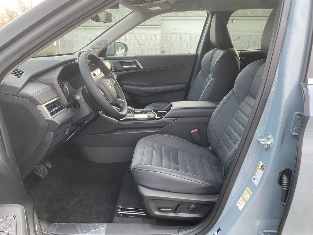 New 2026 Mitsubishi Outlander SE image 12