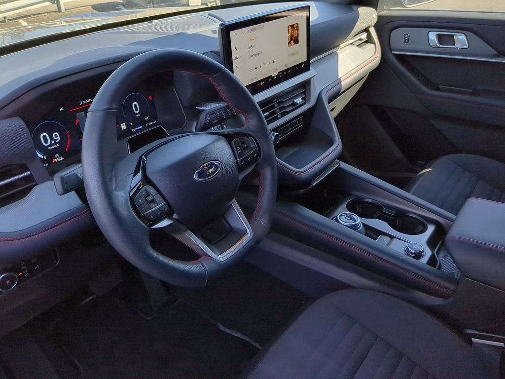 Used 2025 Ford Explorer ST-Line w/ ST-Line Street Pack image 15